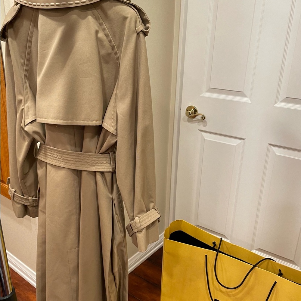 BRAND NEW with Tags Authentic Fendi Trench Coat Size 40 $4400++ - Picture 3 of 12